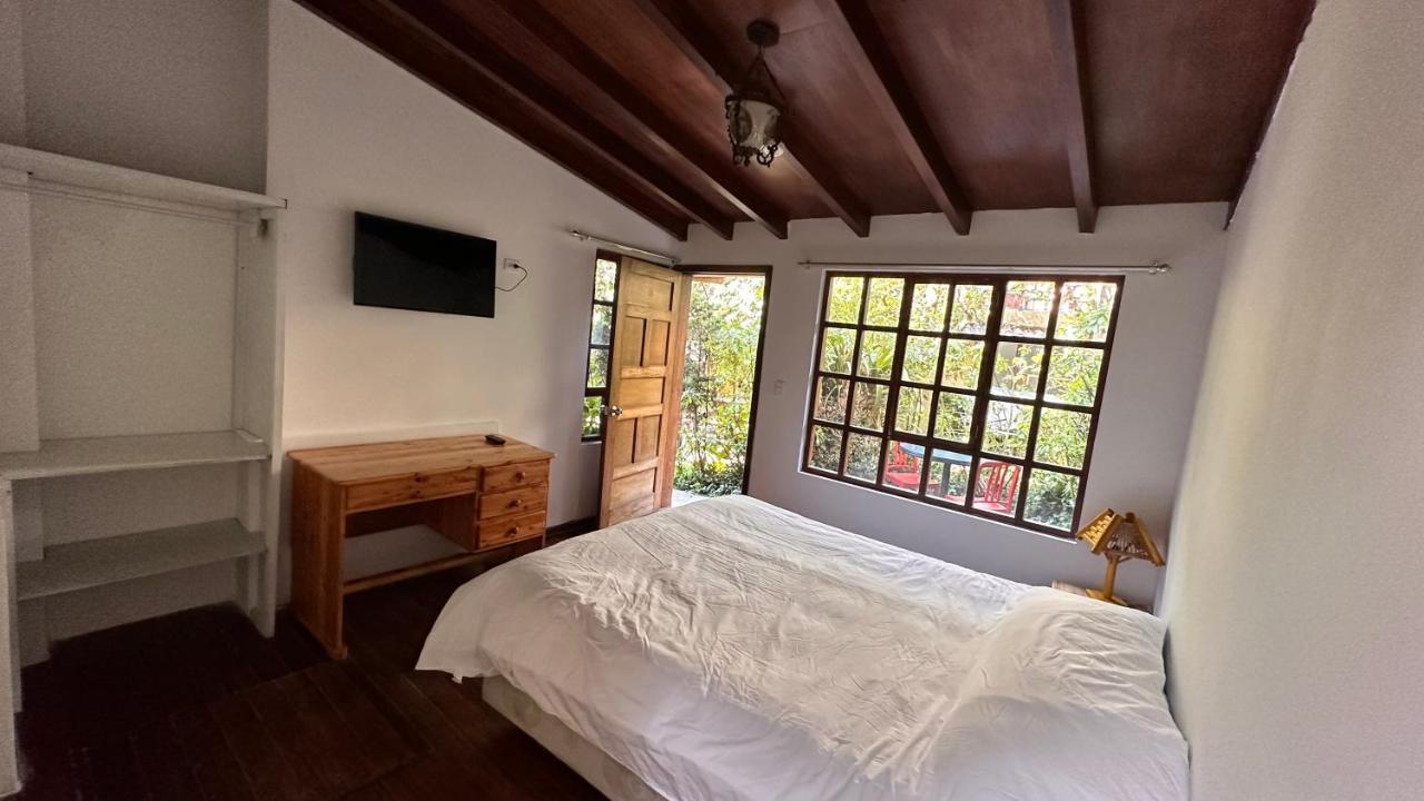 Campus Residencias Bed & Breakfast Quito Exterior photo